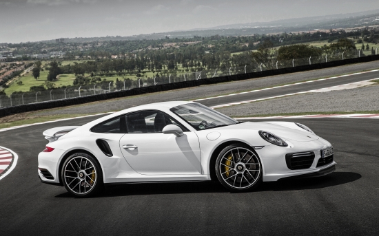 Белый демон с красной кожей:Porsche 911 Turbo S